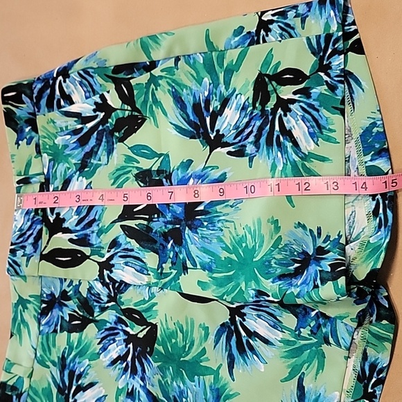 Banana Republic Size 4 Floral Print Green Blue Stretch Dressy Shorts, NWOT - Picture 6 of 14